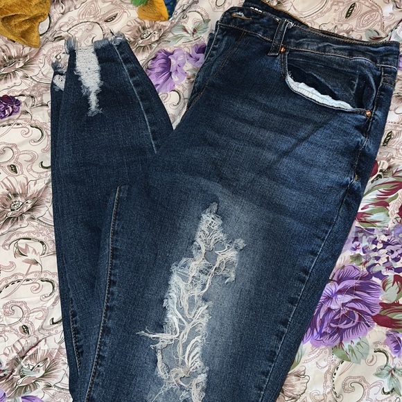 Ripped Jean‎ - Picture 3 of 4